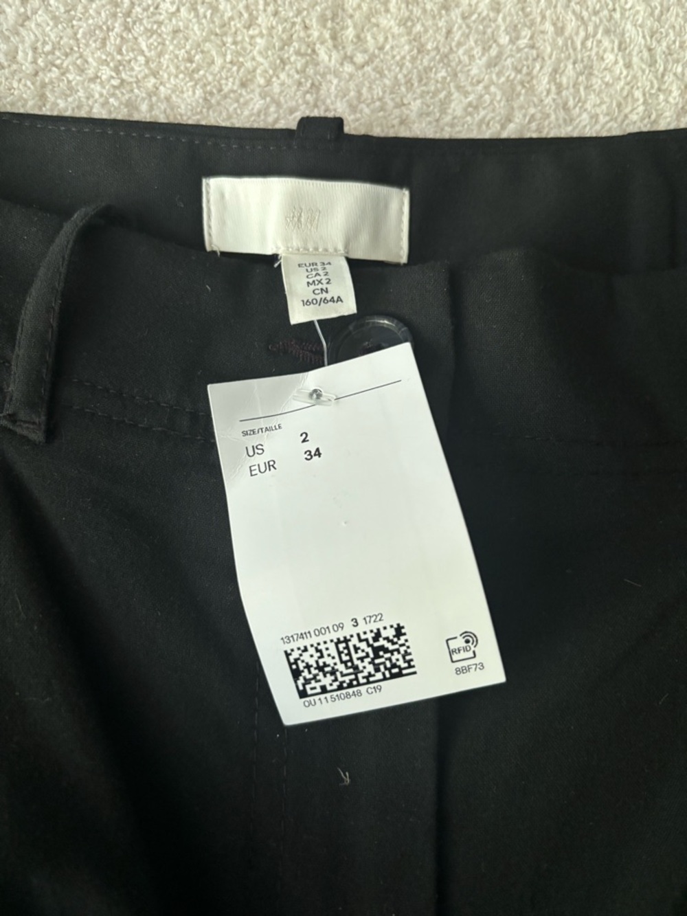 H&M Black Balloon Legs Pants with Button-Cuff Bottoms - Picture 6 of 9